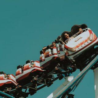 découvrez l'attraction qui fait vibrer les sens et émerveille tous les visiteurs. plongez dans une expérience inoubliable alliant sensations fortes, spectacles époustouflants et moments de partage en famille. ne manquez pas l'aventure qui vous attend !