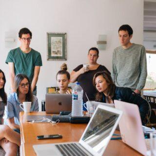 découvrez l'art de la communication et améliorez vos compétences interpersonnelles. apprenez à transmettre efficacement vos idées, écouter activement et établir des relations solides, que ce soit dans un cadre personnel ou professionnel.