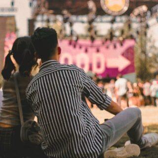découvrez les différentes étapes d'une relation amoureuse, de la phase de rencontre à l'engagement. apprenez comment naviguer à travers les hauts et les bas des relations et enrichir votre connexion avec votre partenaire.