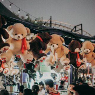 découvrez notre guide complet des attractions incontournables qui sauront émerveiller petits et grands. que ce soit des parcs d'attractions, des musées captivants ou des sites historiques, trouvez des idées pour des sorties inoubliables en famille ou entre amis.