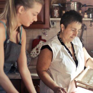 découvrez la recette parfaite de l'amour ! plongez dans un mélange unique d'ingrédients essentiels pour cultiver une relation épanouissante et durable. apprenez les secrets pour partager tendresse, communication et passion au quotidien.