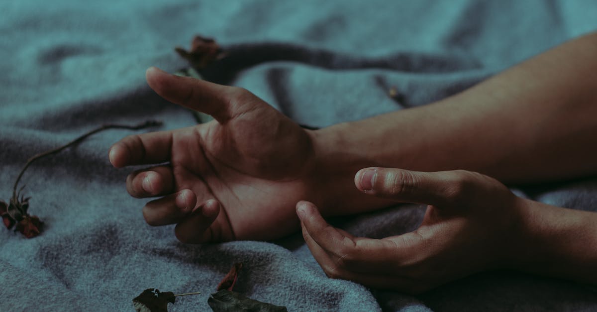 découvrez l'importance du nonverbal dans la communication. apprenez comment les gestes, les expressions et le langage corporel influencent nos interactions quotidiennes et renforcent ou contredisent nos mots.